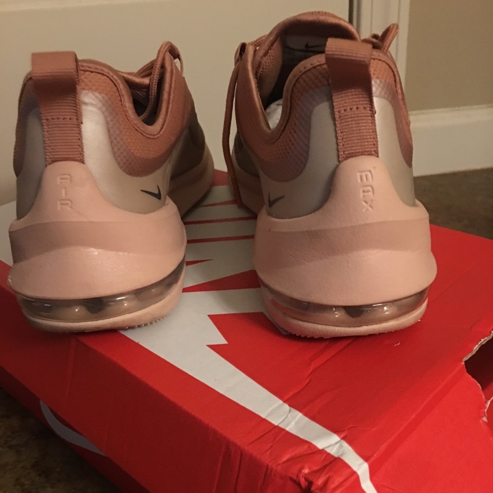 women's Nike Air Max Axis Trainers 8.5 - Picture 3 of 4
